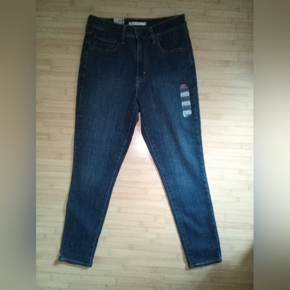 New With Tags. Levi's 721 High Rise Skinny Women's Dark Wash Blue Jeans